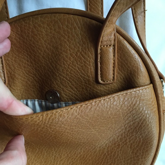 Bali Round Bag Faux Leather Circle Crossbody - Picture 2 of 8